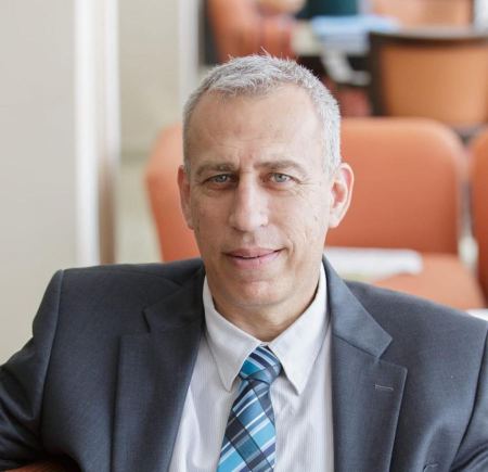 بروفيسور آش: وزارة الماليّة هي من اقترحت ضريبة السكّر